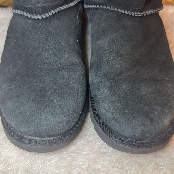 UGGS 7 (6031) - Picture 2 of 8